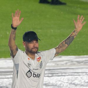 Neymar também não competiu na partida, diante de um desconforto muscular na coxa esquerda