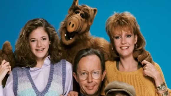 Artista do elenco principal da série 'Alf, O ETeimoso' teve morte trágica e precoce ao lado do pet