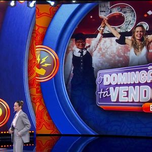 Ana Paula Renault recebeu o carinho da plateia do 'Domingão'