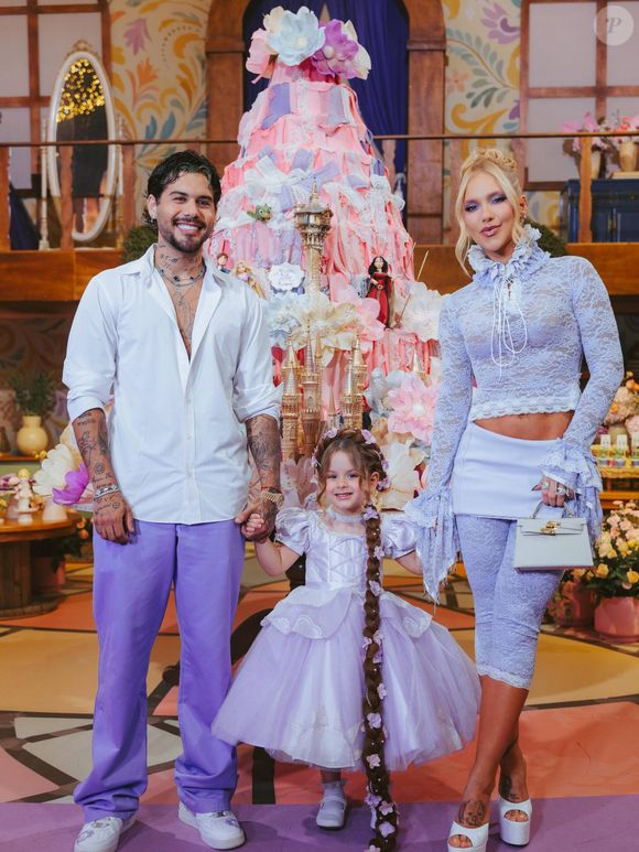Virginia Fonseca e Zé Felipe são pais de Maria Alice, Maria Flor e José Leonardo. Para comemorar os 4 anos da filha do meio, a família teve uma festa inspirada em 'Enrolados', com decoração de conto de fadas, bolo de uma tonelada e apresentações musicais