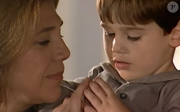 Mariana confessa que criou Francesquinho no orfanato; o menino não reconhece Giuliana