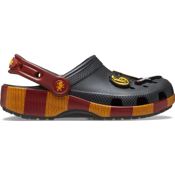O Grifinória Classic Clog Infantil, inspirado em 'Harry Potter', aparecia no site consultado por R$ 194,25 até o fechamento da matéria
