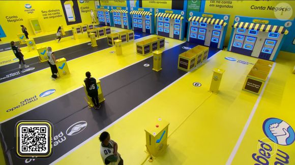 Milena acabou a prova primeiro e reparou que tinha errado