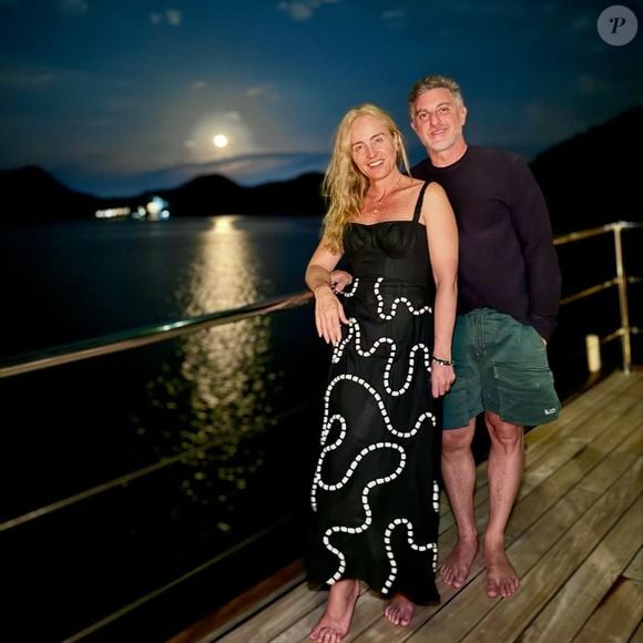Luciano Huck compartilhou fotos ao lado da esposa, Angélica, durante viagem de férias à Indonésia.