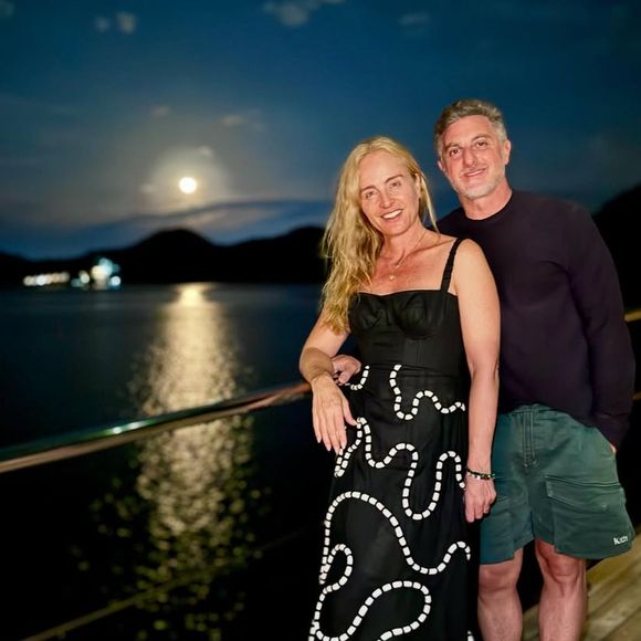 Luciano Huck compartilhou fotos ao lado da esposa, Angélica, durante viagem de férias à Indonésia.