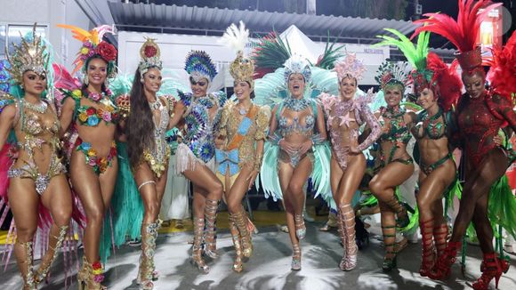 Patrícia Poeta integrou o posto de musa da Grande Rio ao lado de diversas outras famosas no desfile do Carnaval 2025.