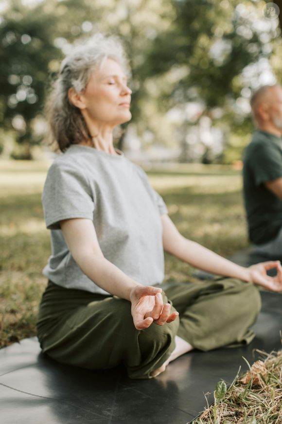Nesta fase, muitas pessoas tendem a buscar exercícios mais leves, como a ioga e meditação