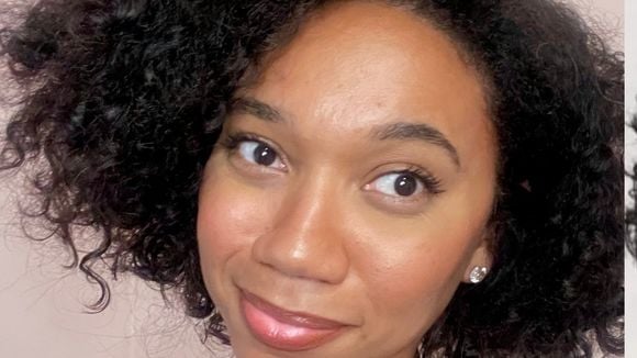 Cortei o cabelo igual ao de Maria de Fátima, de 'Vale Tudo', depois de quase dez anos com fios longos e aprendi essas 5 coisas sobre cacheados curtos