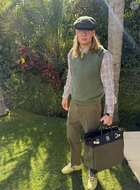 O camisa 9 da Noruega não chama atenção apenas pelos gols: Haaland também virou referência fashion com sua coleção milionária de bolsas Hermès