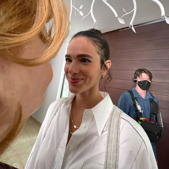 Besouro Azul marcou a estreia de Bruna Marquezine em uma superprodução da DC. Desde então, o futuro da atriz no universo dos super-heróis segue sem confirmação oficial, mas permanece no radar do estúdio