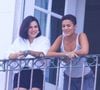 Bella Campos apareceu na sacada do Copacabana Palace nesta sexta-feira (1º), em meio à concentração de fãs para o show de Shakira no Rio de Janeiro