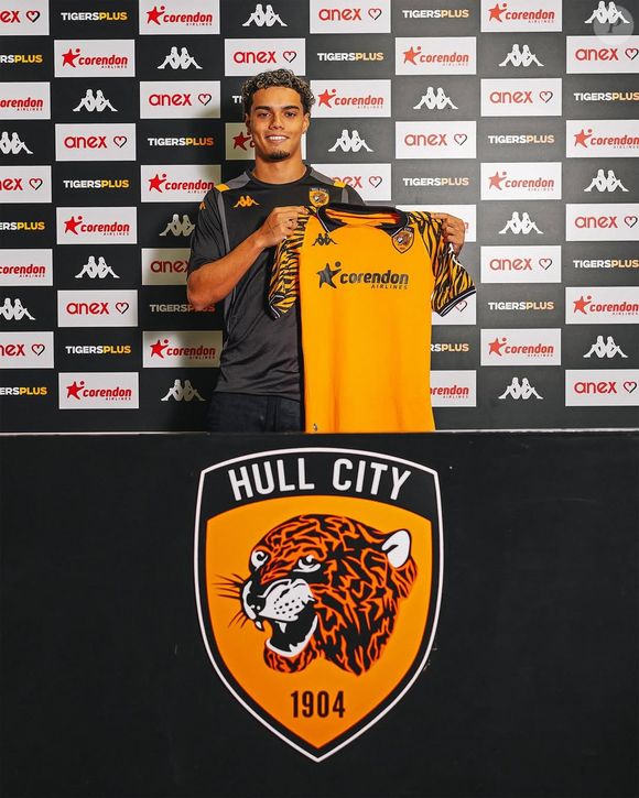 'Eu sou eu, e ele é ele', dispara João Mendes sobre viver à sombra de Ronaldinho Gaúcho. Segundo a BBC, atleta do Hull City diz não se incomodar com o peso do sobrenome