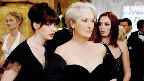 Anne Hathaway divide cena com Meryl Streep e Emily Blunt em meio a uma nova crise no mundo da moda e do jornalismo