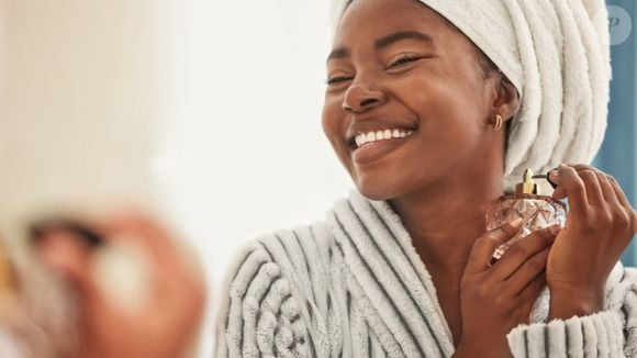 As pessoas fãs de perfume gostam de se sentir cheirosas por muito mais tempo!