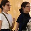 Quem é quem? Renata Vasconcellos ganha companhia da irmã gêmea, Lanza Mazza, em passeio por shopping do Rio. Fotos!
