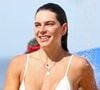 Mariana Goldfarb, ex de Cauã Reymond, faz desabafo sobre críticas ao corpo após flagra de biquíni na praia: 'Tô assustada'