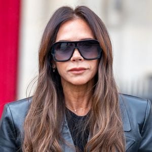Victoria Beckham alega que ‘parece doente’ quando sorri do ângulo direito
