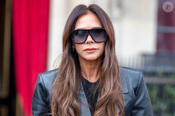 Victoria Beckham alega que ‘parece doente’ quando sorri do ângulo direito