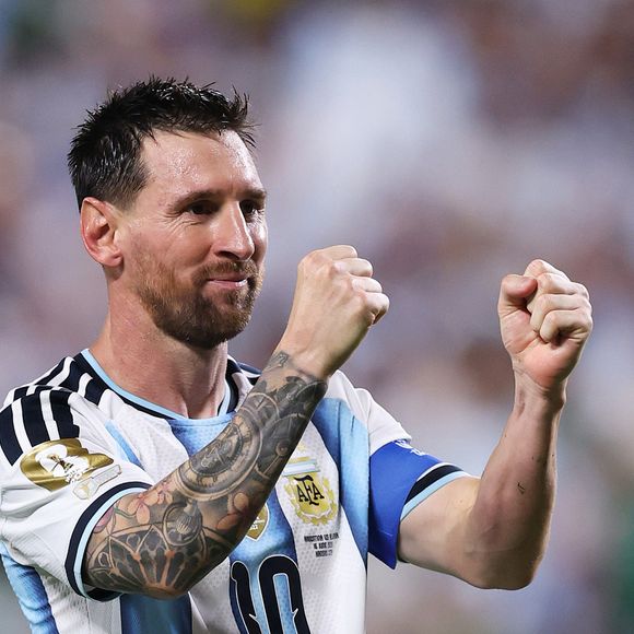 Apesar de hoje se enfrentarem em posição de rivais na Copa do Mundo, Mbappé e Messi já dividiram os campos no PSG e até se deram bem, com exceção de um detalhe