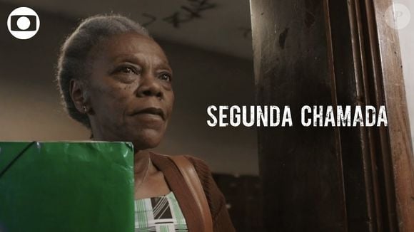 Teca Pereira é Jurema em Segunda Chamada, uma aluna que volta a estudar mesmo sem o apoio do marido