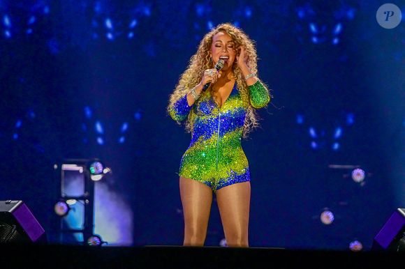 Mariah Carey encerrou seu show com 'I Want To Know What Love Is', trilha sonora de 'Viver a Vida' que fez sucesso no Brasil