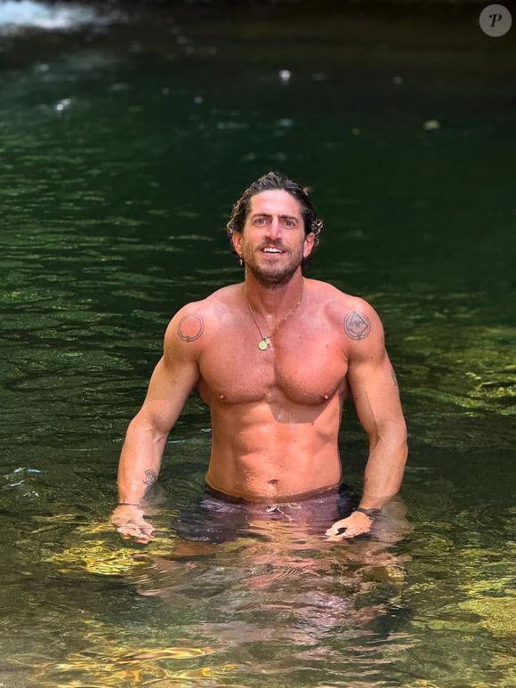 O diretor já teve um relacionamento com o ator e cantor Luke Evans