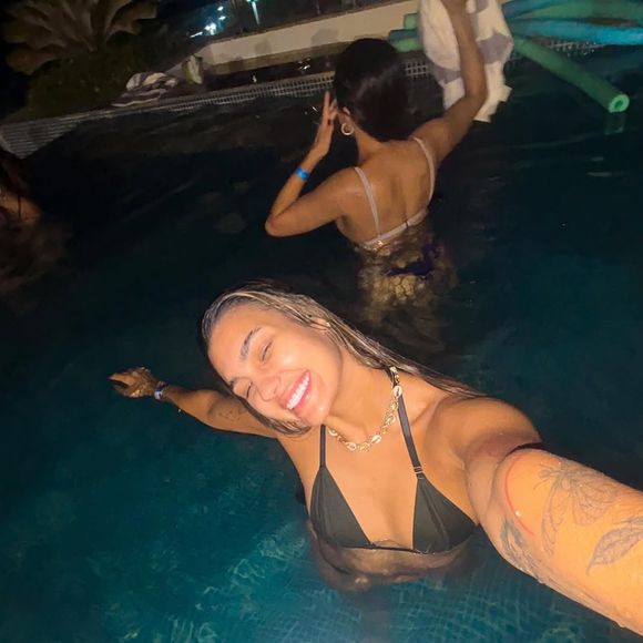 A dançarina Karol Gerez não faz mais parte do time do cantor Zé Felipe