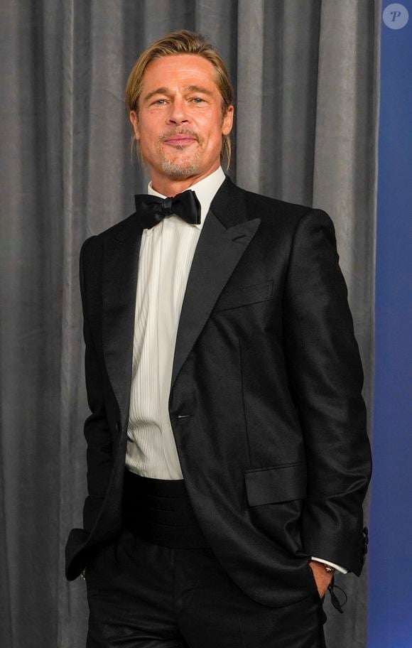 De acordo com o médico inglês Jonny Betteridge, Brad Pitt pode ter realizado o procedimento há alguns anos