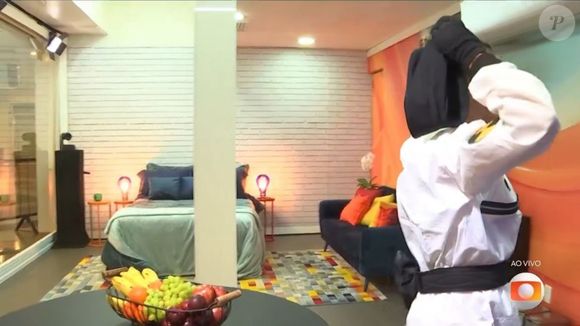 Renata vai receber diversas fofocas enquanto estiver pela 'Vitrine do Seu Fifi' no 'BBB 25'.