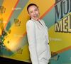 Intérprete da personagem Estela, a atriz apostou em um conjunto branco assinado pela grife francesa Mugler.