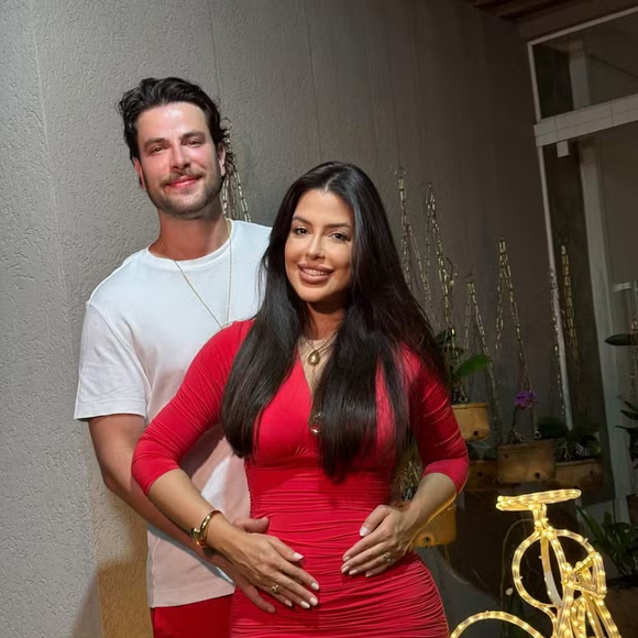 Natal dos famosos: grávida, ex-BBB Lais Caldas celebra data especial com o marido, Gustavo Marsengo