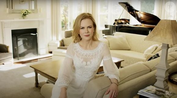 Sala principal de Nicole Kidman tem um piano gigantesco e decoração em tons claros