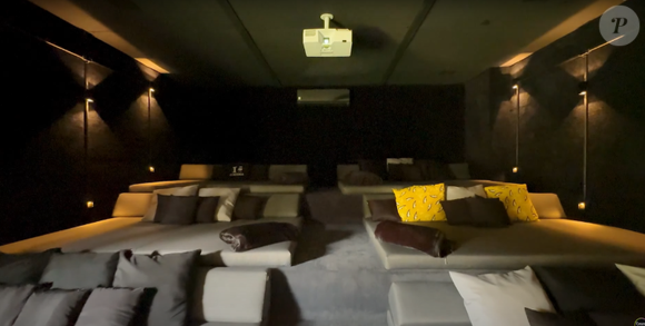 A mansão de Felipe Titto tem sala de cinema