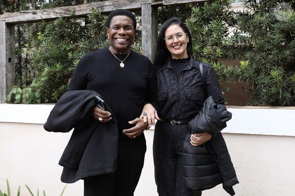 Neguinho da Beija Flor e Elaine na festa pre-wedding de Giovanna Lancellotti e Gabriel David.