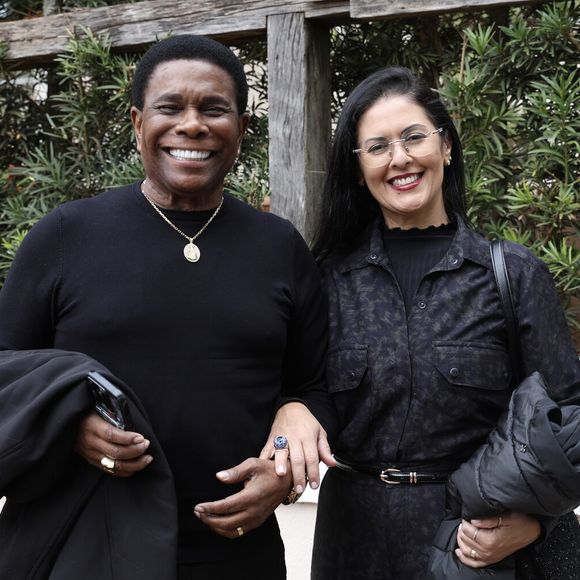 Neguinho da Beija Flor e Elaine na festa pre-wedding de Giovanna Lancellotti e Gabriel David.