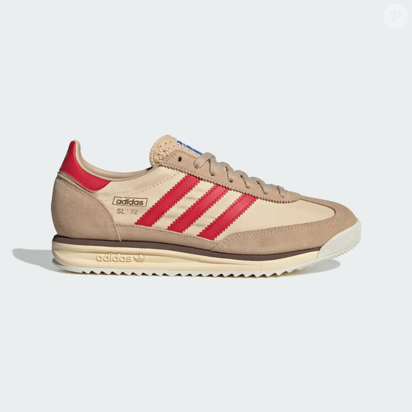 Nem Gazelle, nem Samba: o Tênis Adidas SL 72 RS em tom bege clarinho, apelidado de cor 'Yakult', virou o novo queridinho das mulheres que buscam conforto, estilo e alguns centímetros a mais na silhueta