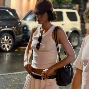 Bruna Marquezine fez mais uma aparição com o novo visual, um bob moderno na altura do queixo que promete ser uma das principais tendências de 2026