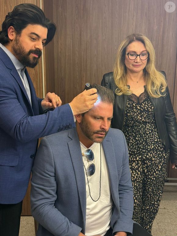 Henri Castelli procurou o tricologista Dr. Marcos Mendes, que fez um protocolo único para o ator da Globo