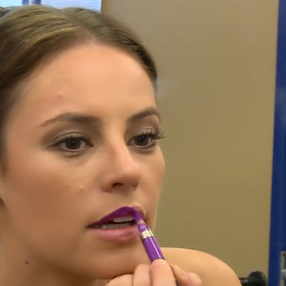 Durante participação no Vídeo Show, Paolla Oliveira contou que o produto era tão marcante que seus colegas de elenco agradeciam pelo acabamento seco do batom