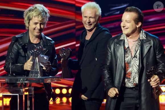 Green Day pediu a montagem de uma cozinha privativa no camarim, para que o chef particular prepare todas as refeições do grupo, segundo o Portal Leo Dias