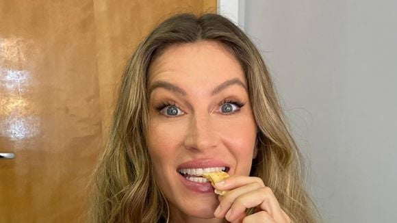 Amo pão de queijo, mas aprendi com Gisele Bündchen uma versão melhor para minha dieta: ela leva tapioca e pode ser congelada para a semana toda