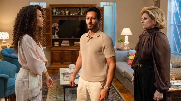 Em 'Vale Tudo', Odete (Debora Bloch) usa Walter (Leandro Lima) para prejudicar Raquel (Taís Araújo)