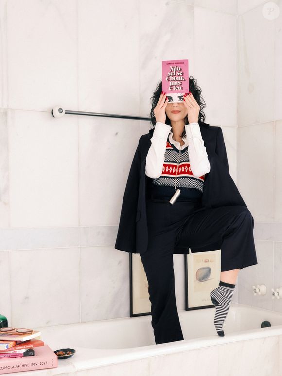 Maria Ribeiro sobre crônicas do novo livro abordarem passagem do tempo: 'Você vai sabendo mais quem você, ficando mais confortável dentro da sua pele'