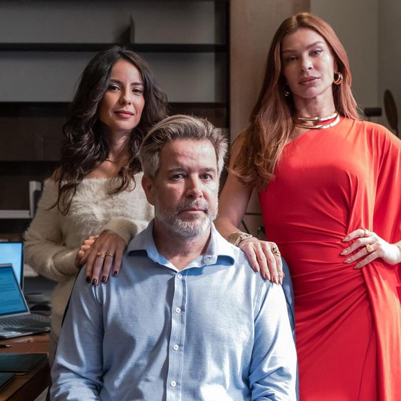 Arminda (Grazi Massafera) é amante do marido de Zenilda (Andreia Horta), Ferette (Murilo Benício), na novela 'Três Graças'