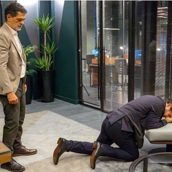 Rogério dá uma surra em Ferete na novela 'Três Graças'