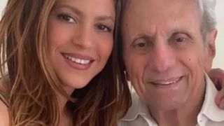 Como está o pai de Shakira? Atraso de mais de uma hora da cantora levanta alerta sobre saúde do patriarca