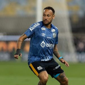 Neymar virou alvo de críticas e piadas sobre seu novo visual com tranças