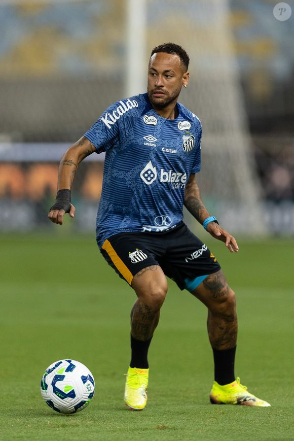 Neymar virou alvo de críticas e piadas sobre seu novo visual com tranças