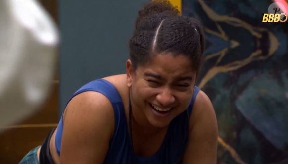 Milena não se conteve de tanto rir