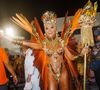 Sabrina Sato causou frisson na madrugada deste domingo (02), ao cruzar o Sambódromo do Anhembi como rainha de bateria da Gaviões da Fiel